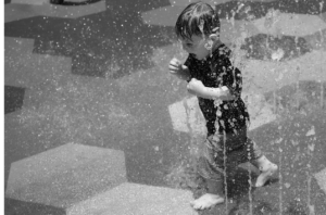 street photography2 year-old at waterpark